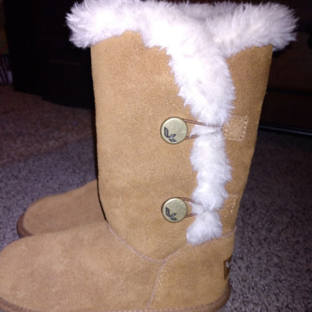 Kids ugh boots. Never worn..